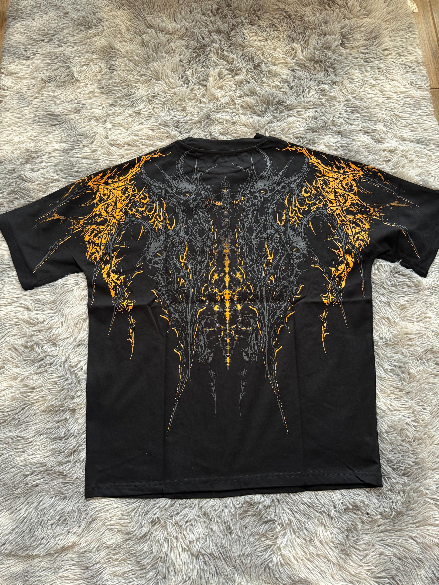 BREATHEDIVINITY Oversize Tee — Modelo 05