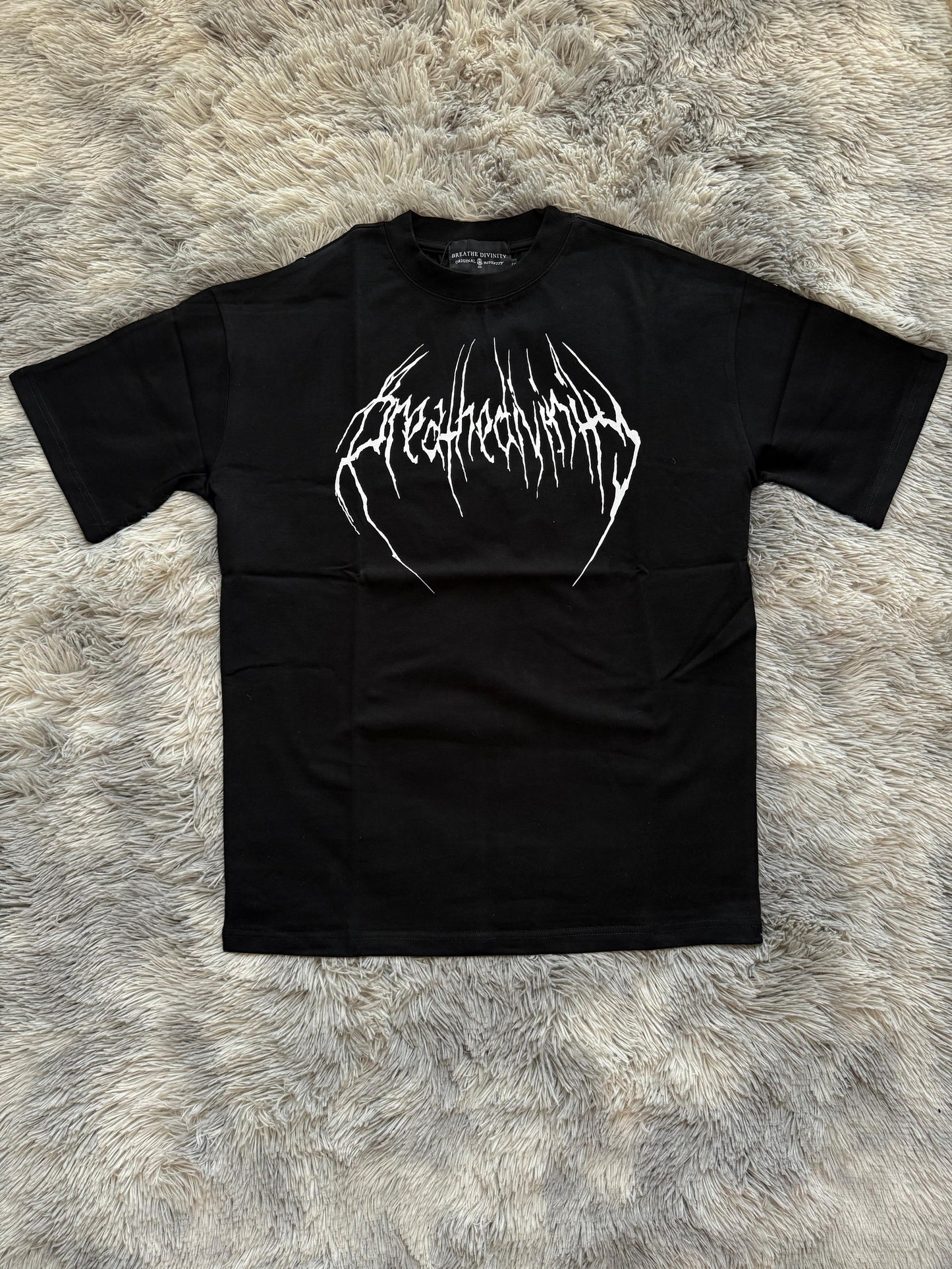 BREATHEDIVINITY Oversize Tee — Modelo 01