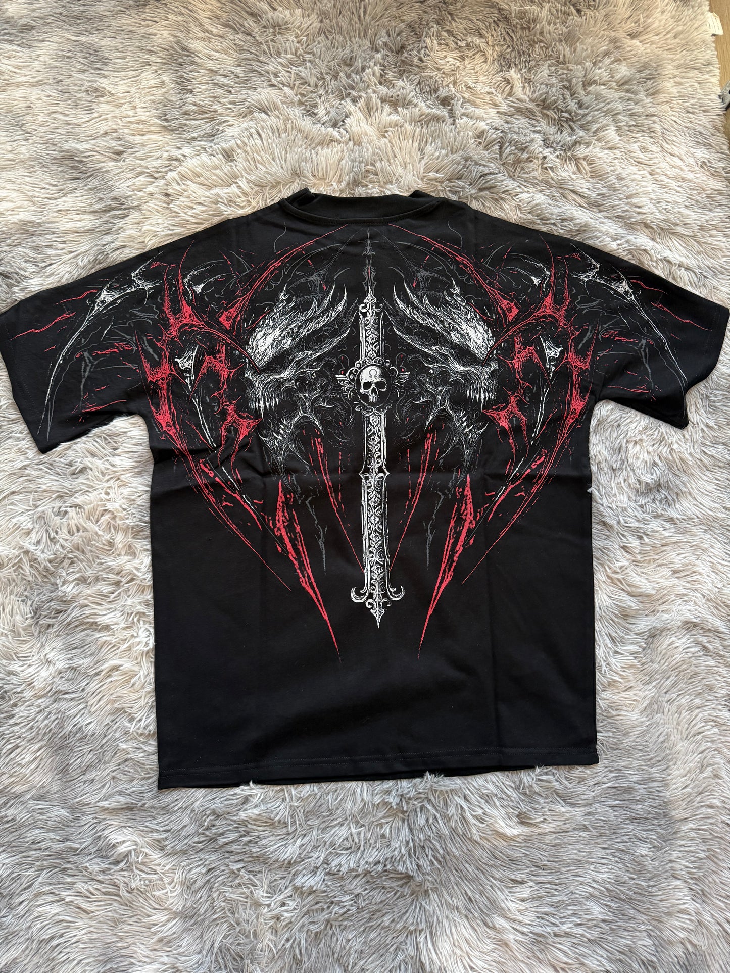 BREATHEDIVINITY Oversize Tee — Modelo 17